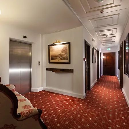 Belvedere Hotell 4*